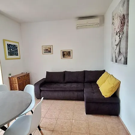 Zara Apartment